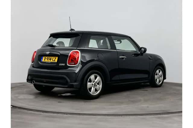 MINI Cooper (2024) thumbnail 4