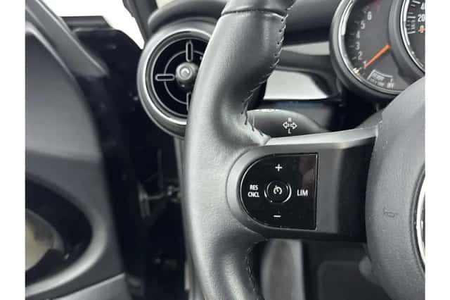 MINI Hatchback (2024) thumbnail 6