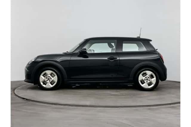 MINI Cooper (2024) thumbnail 2
