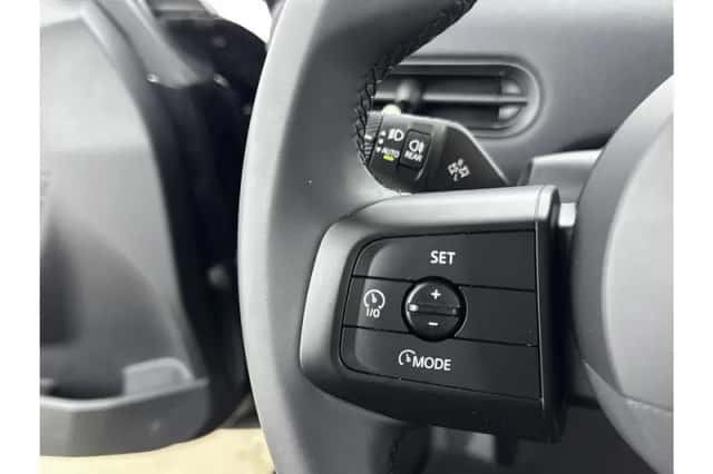 MINI Cooper (2024) thumbnail 6