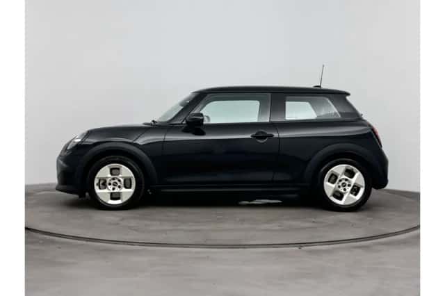 MINI Hatchback (2024) thumbnail 2