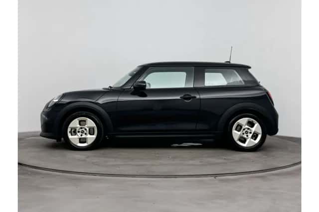 MINI Hatchback (2024) thumbnail 2