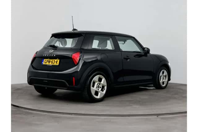 MINI Hatchback (2024) thumbnail 4