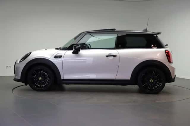 MINI Electric (2022) thumbnail 2
