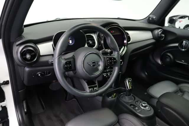 MINI Electric (2022) thumbnail 4