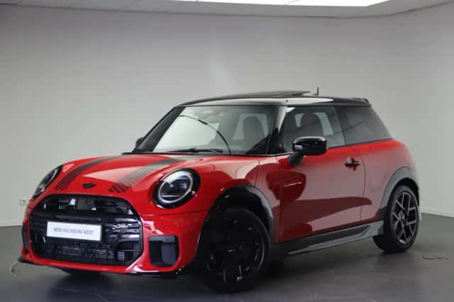 MINI Hatchback (2025) thumbnail 1