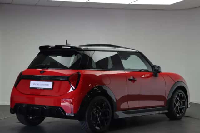 MINI Hatchback (2025) thumbnail 3