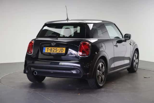 MINI Hatchback (2023) thumbnail 3