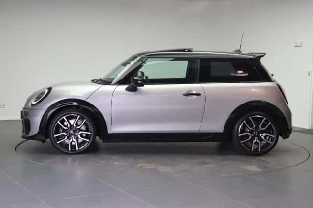 MINI Hatchback (2026) thumbnail 2