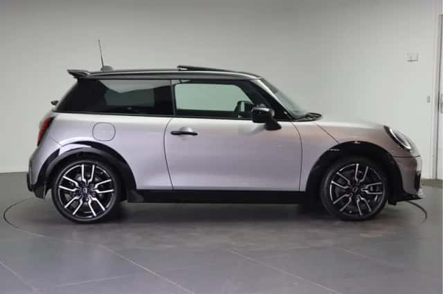 MINI Hatchback (2026) thumbnail 4