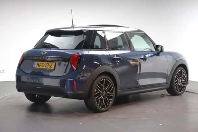 MINI Hatchback (2025) thumbnail 3