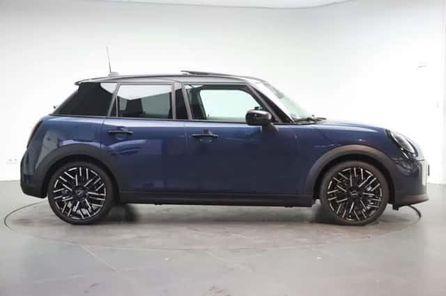 MINI Hatchback (2025) thumbnail 4