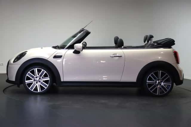 MINI Cabrio (2021) thumbnail 3