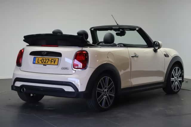 MINI Cabrio (2021) thumbnail 4