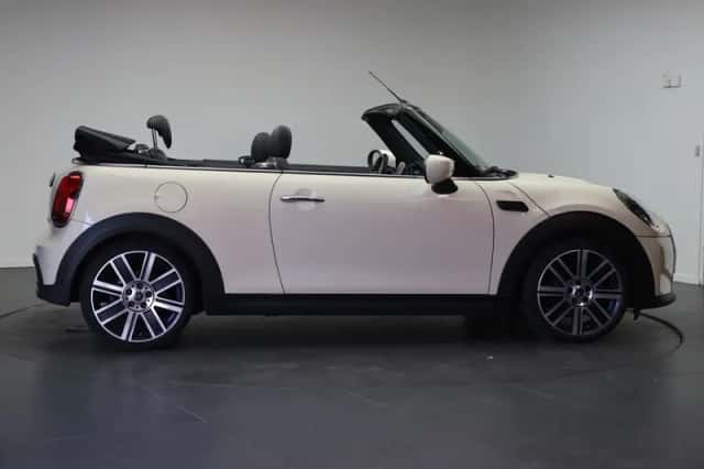 MINI Cabrio (2021) thumbnail 5