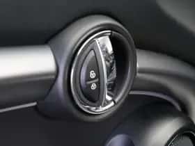 MINI Cabrio (2021) thumbnail 8