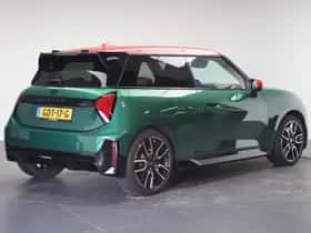 MINI Hatchback (2024) thumbnail 3