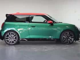 MINI Hatchback (2024) thumbnail 4