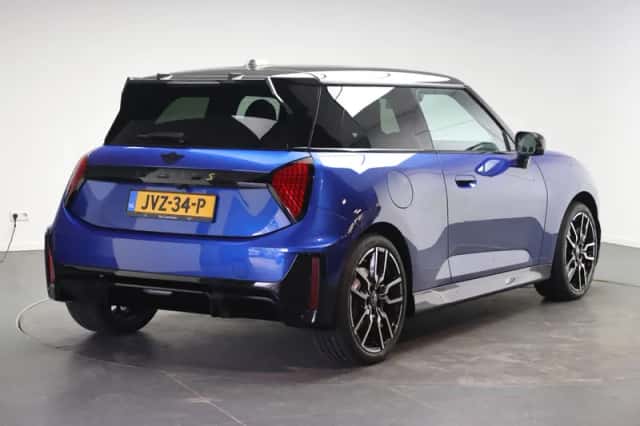 MINI Hatchback (2026) thumbnail 3