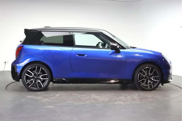 MINI Hatchback (2026) thumbnail 4