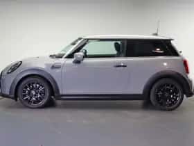 MINI Hatchback (2022) thumbnail 2