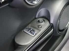 MINI Hatchback (2022) thumbnail 8