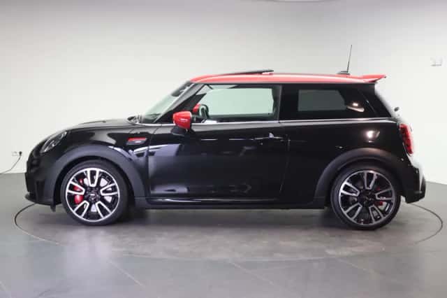 MINI Hatchback (2022) thumbnail 2