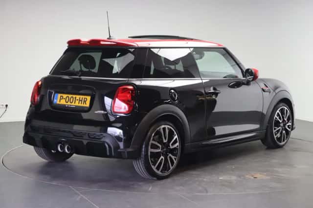 MINI Hatchback (2022) thumbnail 3