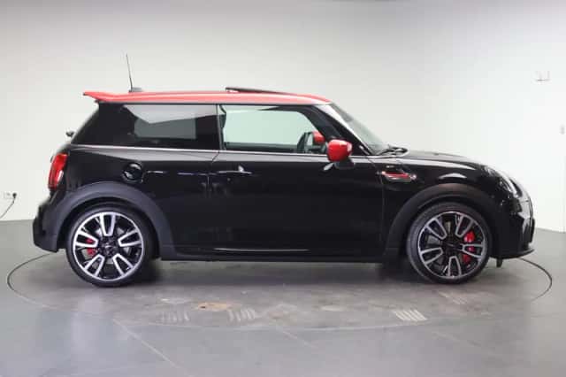 MINI Hatchback (2022) thumbnail 4