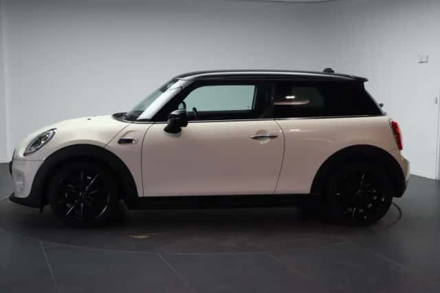 MINI Hatchback (2017) thumbnail 2