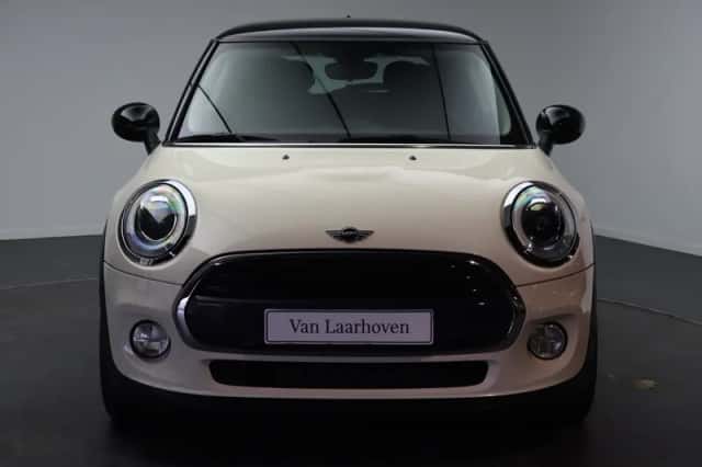 MINI Hatchback (2017) thumbnail 3