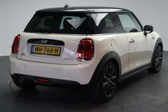 MINI Hatchback (2017) thumbnail 5