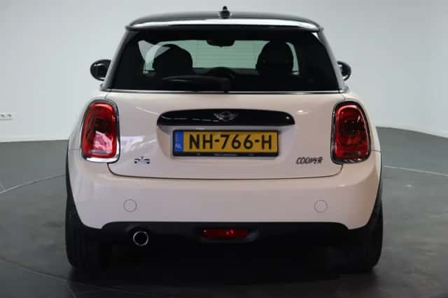 MINI Hatchback (2017) thumbnail 6