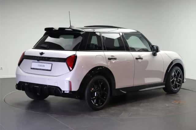 MINI Hatchback (2026) thumbnail 3
