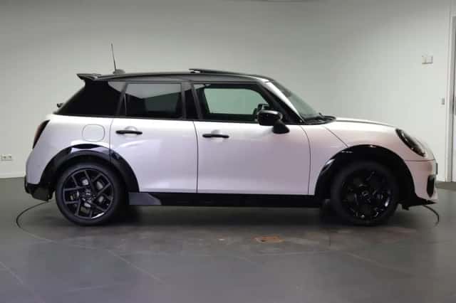 MINI Hatchback (2026) thumbnail 4