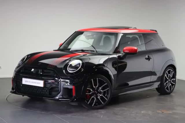 MINI Hatchback (2026) thumbnail 1