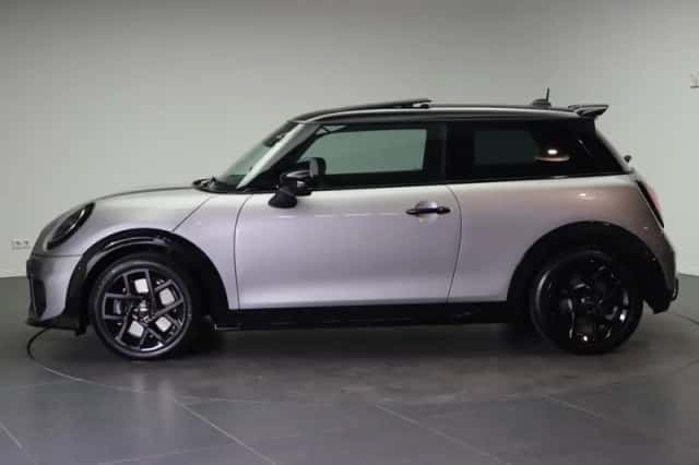 MINI Hatchback (2026) thumbnail 2