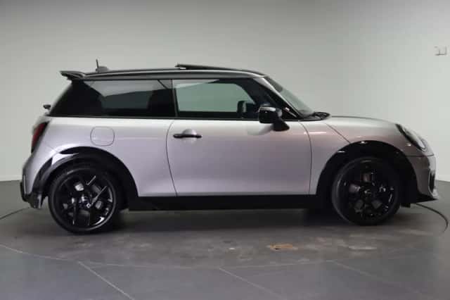 MINI Hatchback (2026) thumbnail 4
