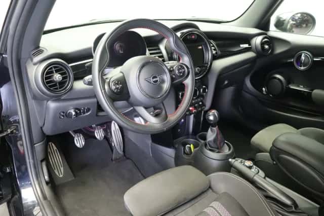 MINI Hatchback (2021) thumbnail 5