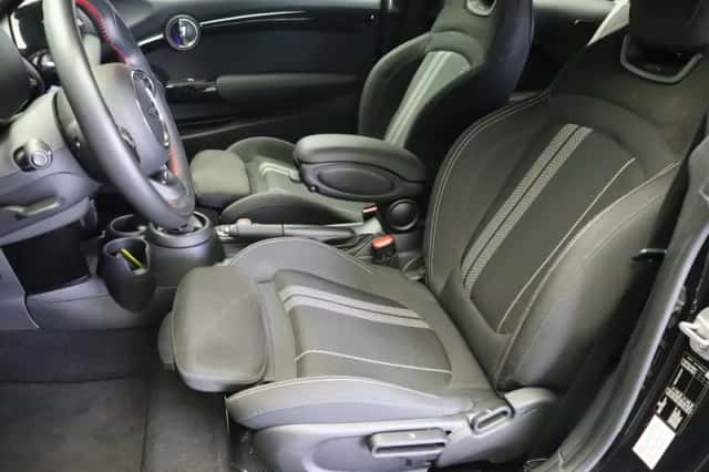 MINI Hatchback (2021) thumbnail 6