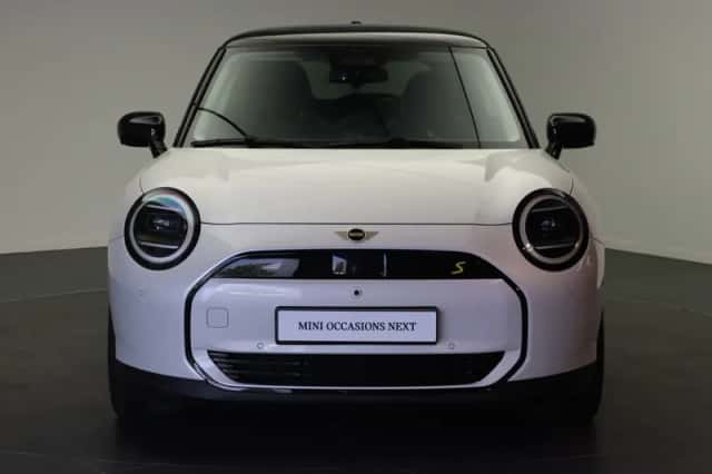 MINI Hatchback (2024) thumbnail 4