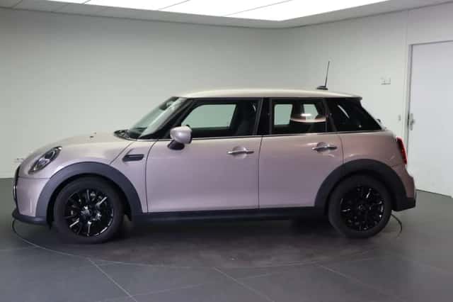 MINI Hatchback (2021) thumbnail 2