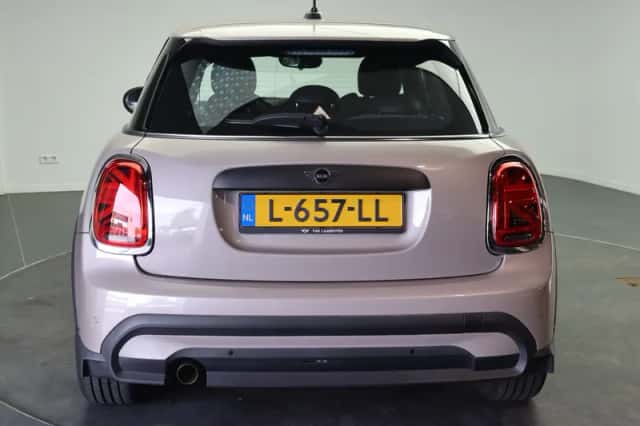 MINI Hatchback (2021) thumbnail 5