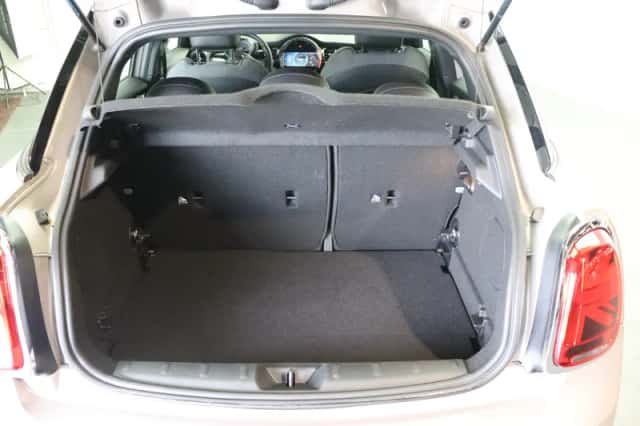 MINI Hatchback (2021) thumbnail 6