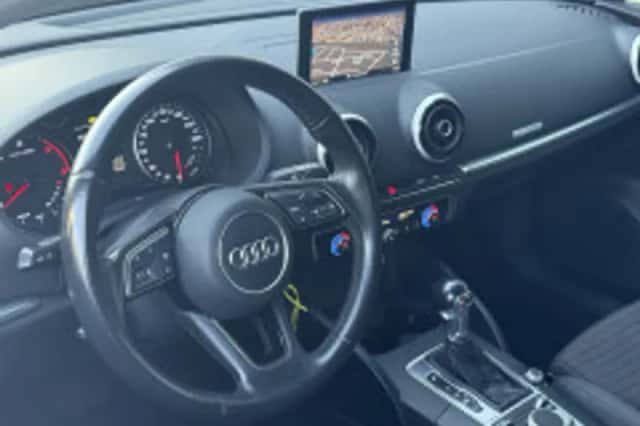 Audi A3 (2017) thumbnail 3