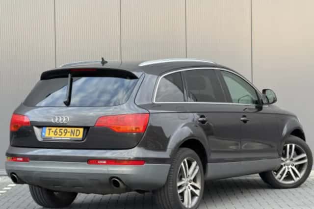 Audi Q7 (2023) thumbnail 2