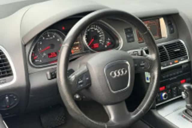 Audi Q7 (2023) thumbnail 3