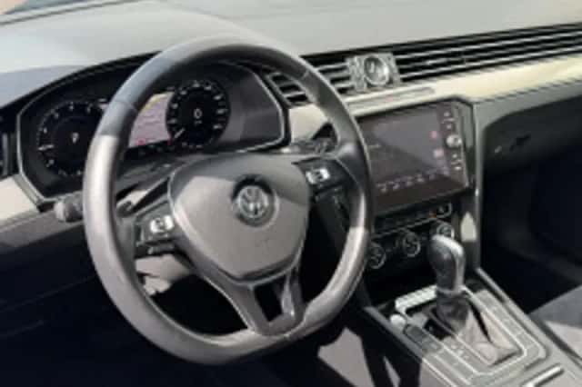 Volkswagen Passat (2018) thumbnail 3