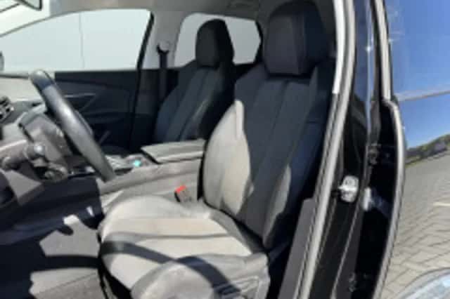 Peugeot 3008 (2020) thumbnail 4