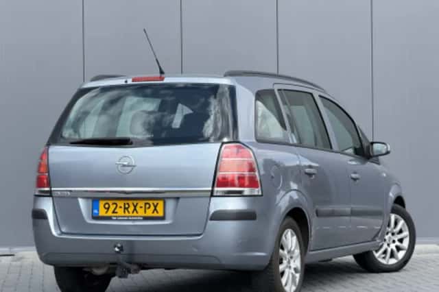 Opel Zafira (2004) thumbnail 2
